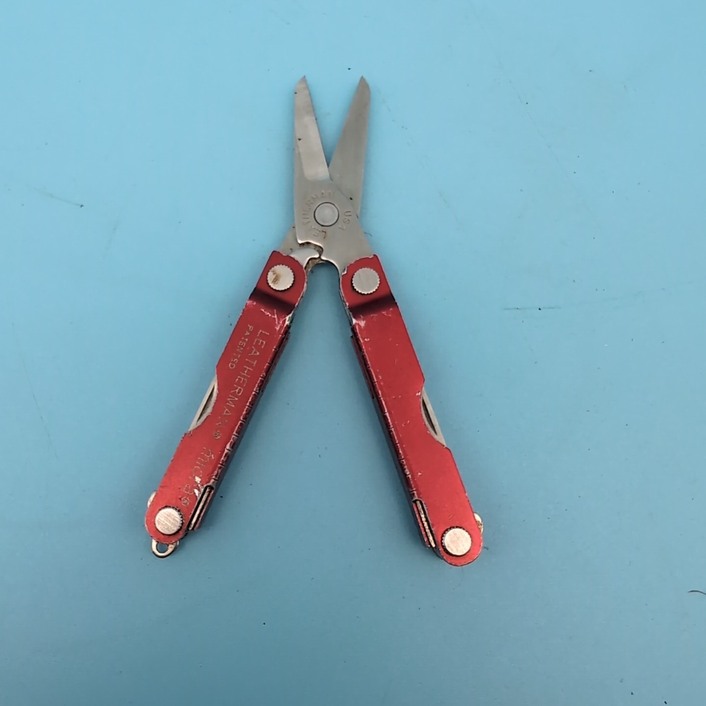 Leatherman MICRA Multi-Tool RED Scissors Knives Tweezers MORE Q69
