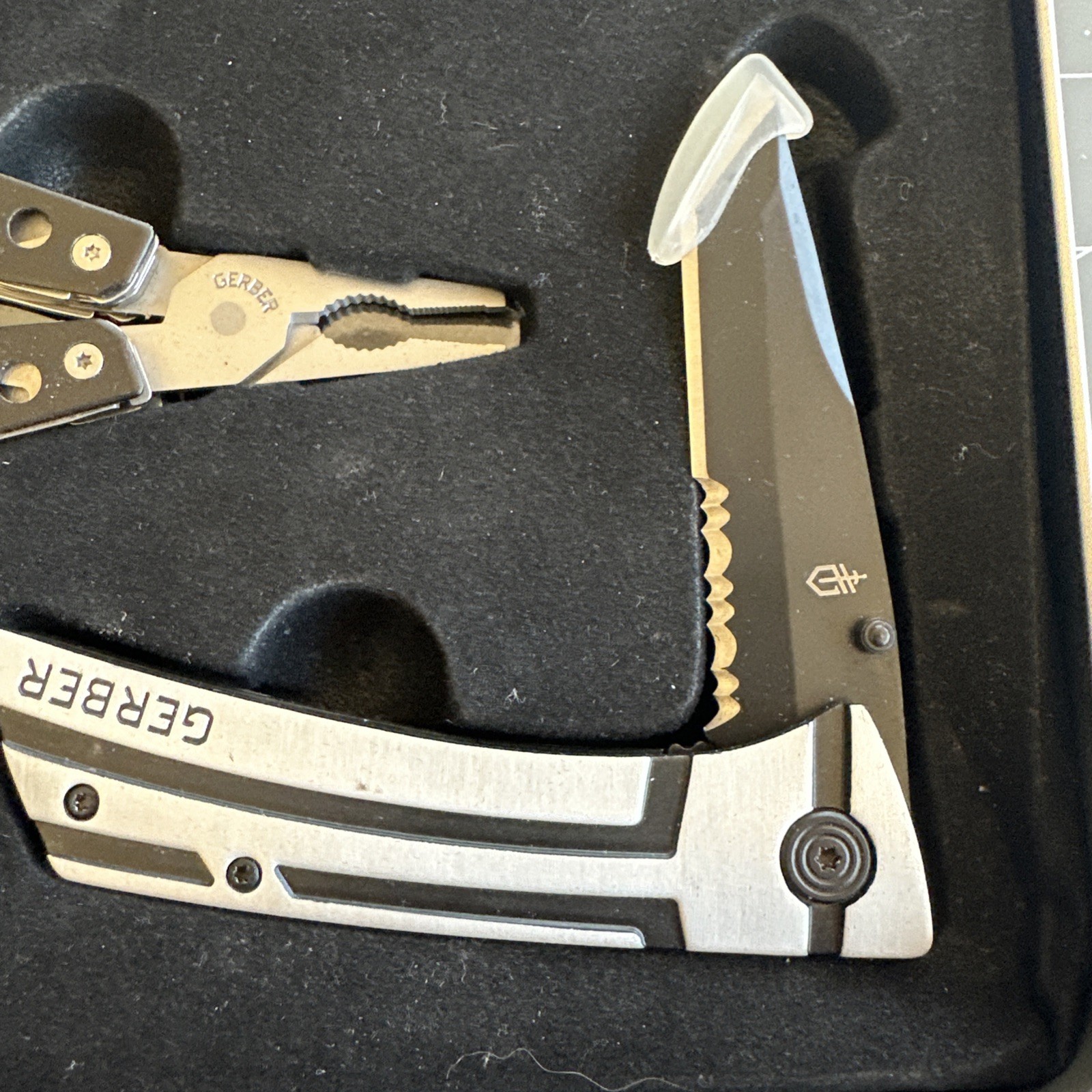 Gerber Set Serrated Edge Knife & Clutch Mini Multi Tool Combo