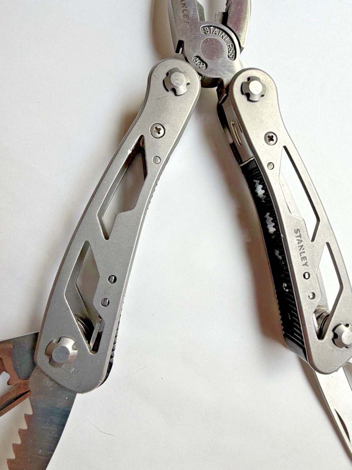 Stanley 13-in-1 Multi-Tool Pocket Knife Stainless Steel Pliers Non Slip Grip