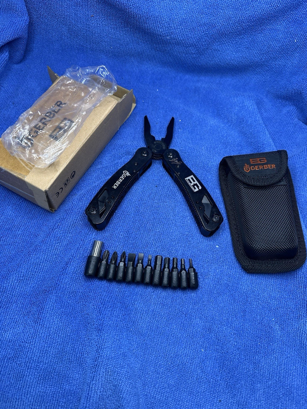 Bear Grylls Gerber Multi Tool Brand New w/ Pocket Guide And Bits