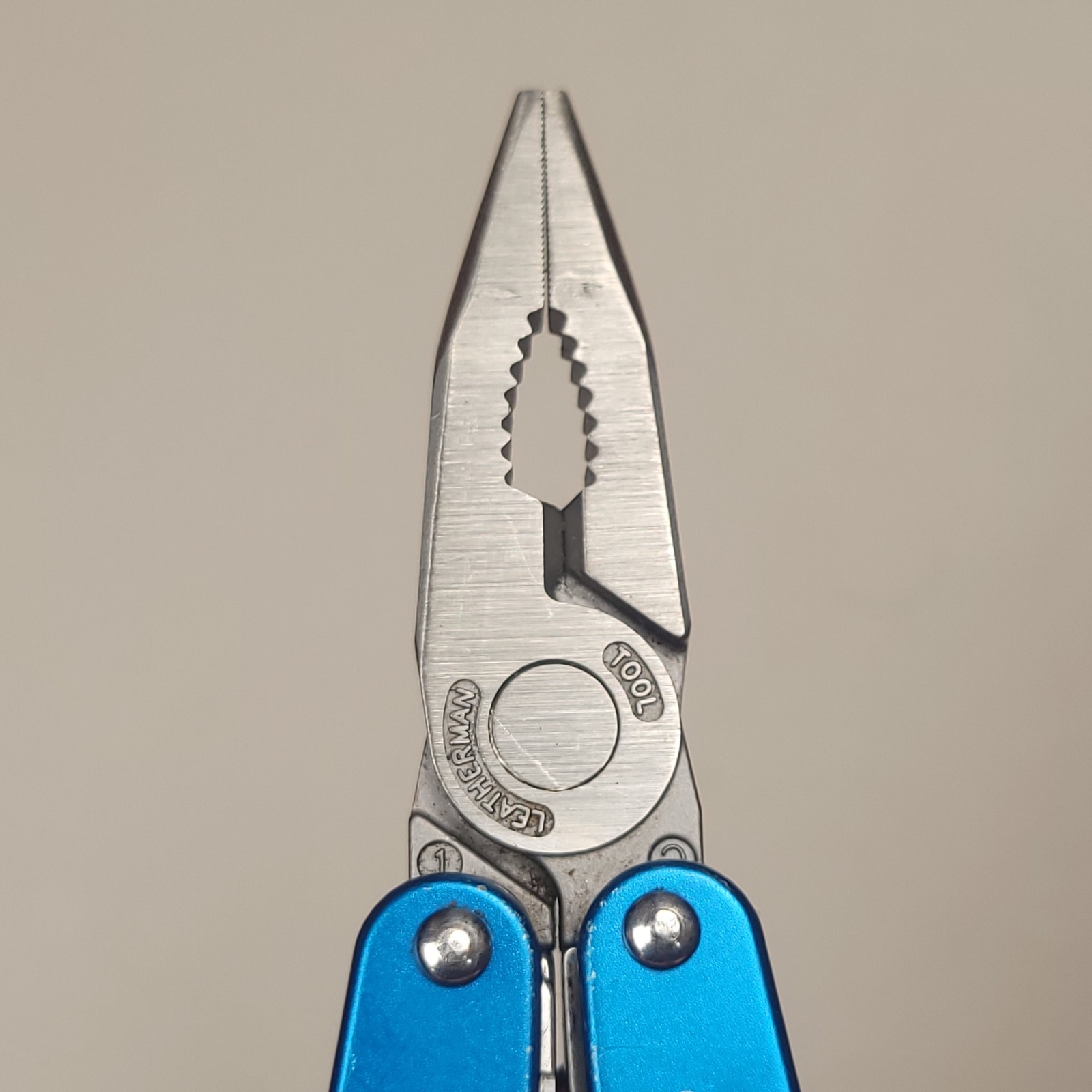 Leatherman Juice CS4 Blue Multi-Tool Pliers Pocket Knife 420HC Slipjoint