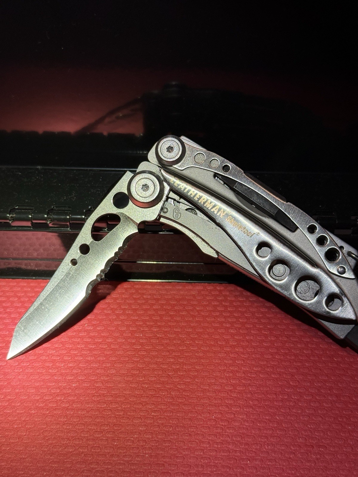 Leatherman Skeletool Multi-Tool Silver Stainless Steel 7 Tools Lightweight