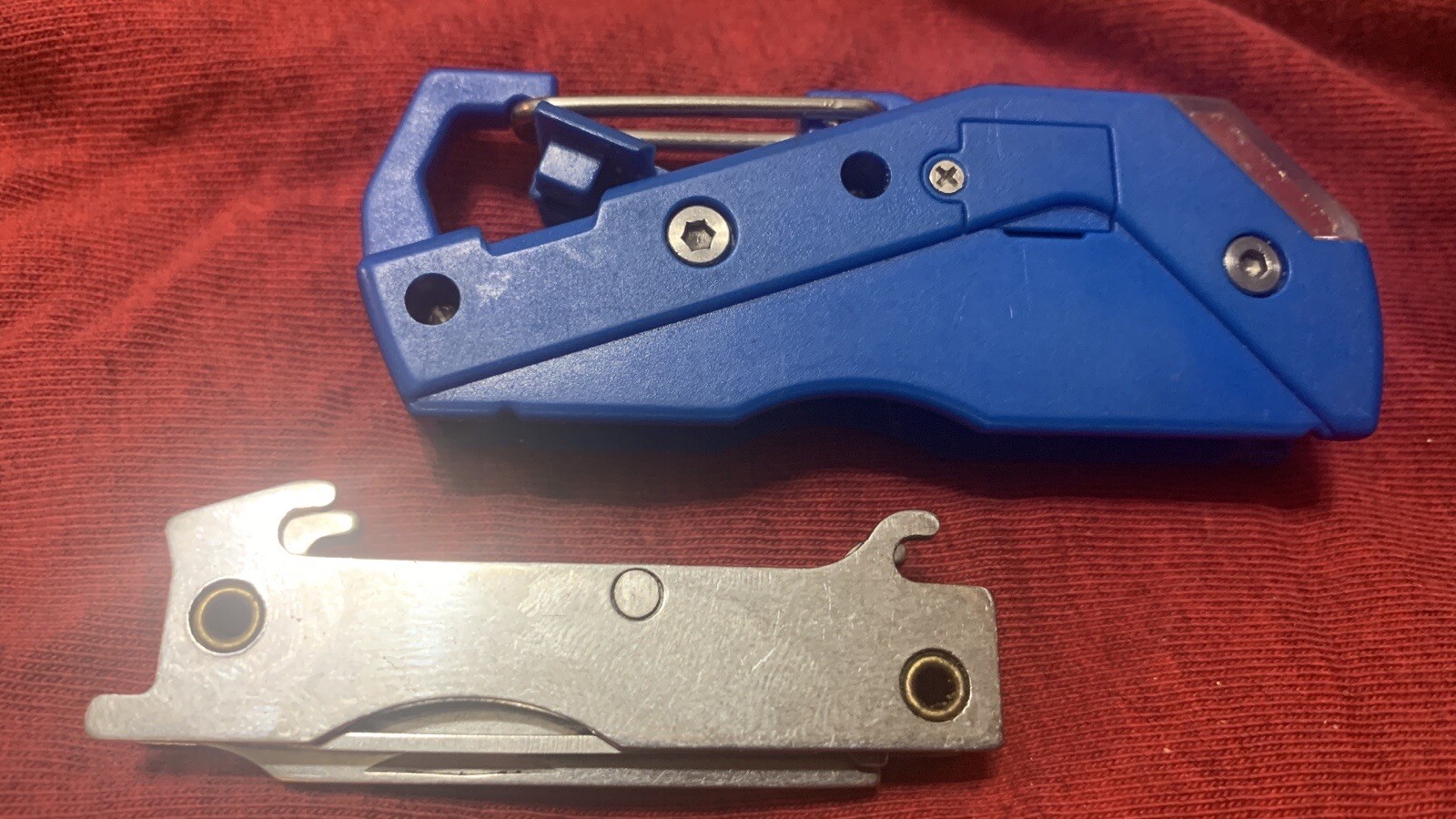 Swiss Tech multi tool Flashlight EDC carabiner Scissors File Screwdriver Tweezer