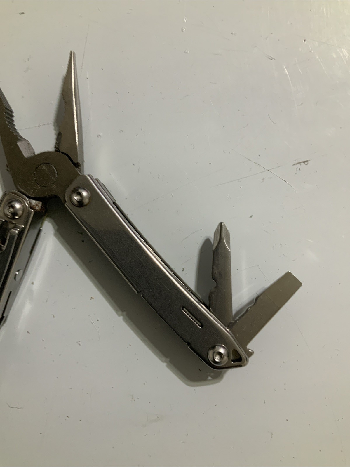 LEATHERMAN SIDEKICK® 14 Tool Stainless Steel Multi-Tool Green w/ Sheath – V10