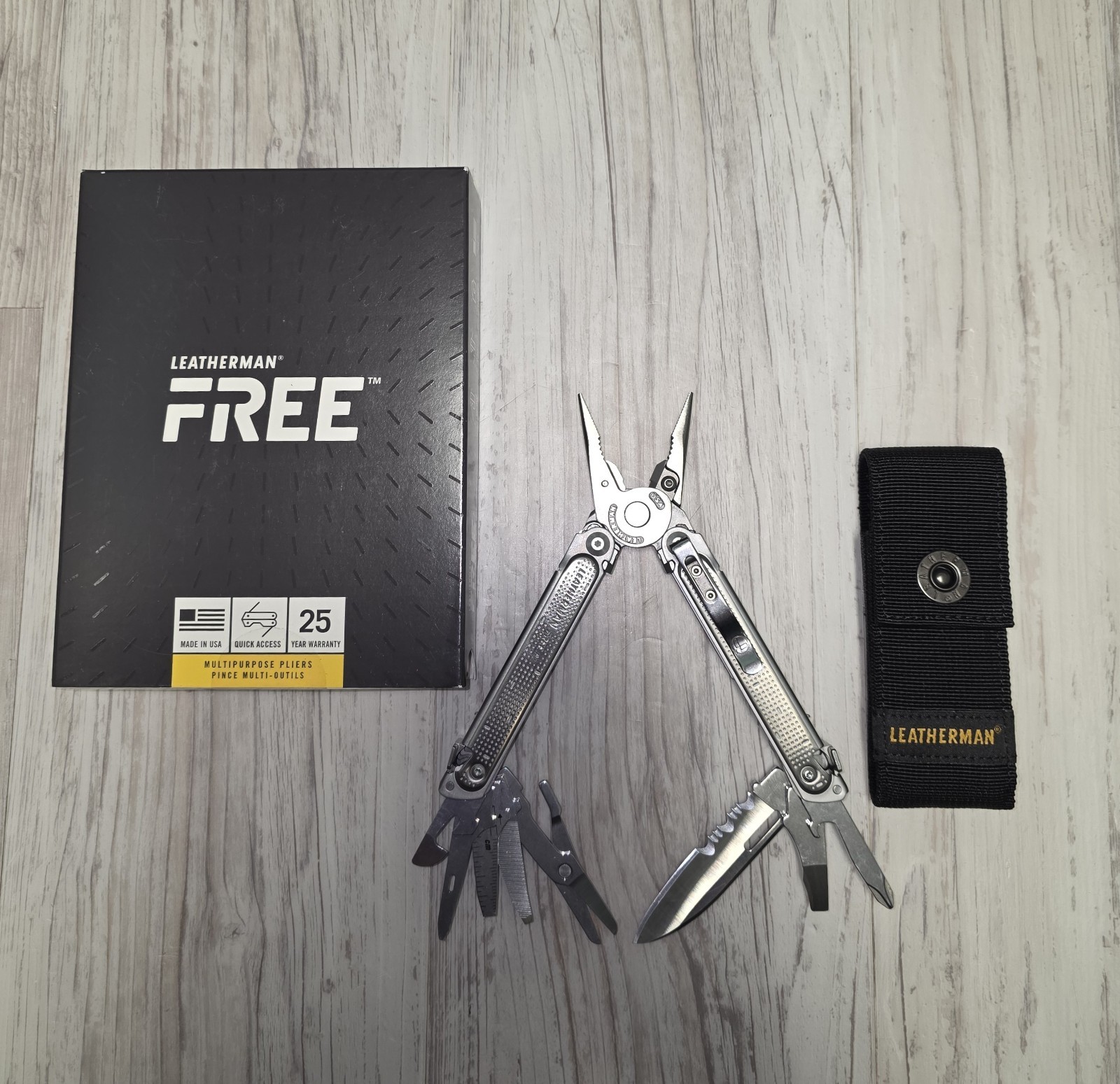 Leatherman FREE P2 Stainless Multi-Tool w/ Sheath! NEW IN BOX! -DISCONTINUED-