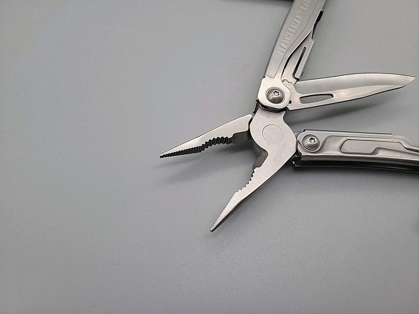 Leatherman Bolster Multi Tool – Pliers, Knife, File, Screwdrivers, Can Opener