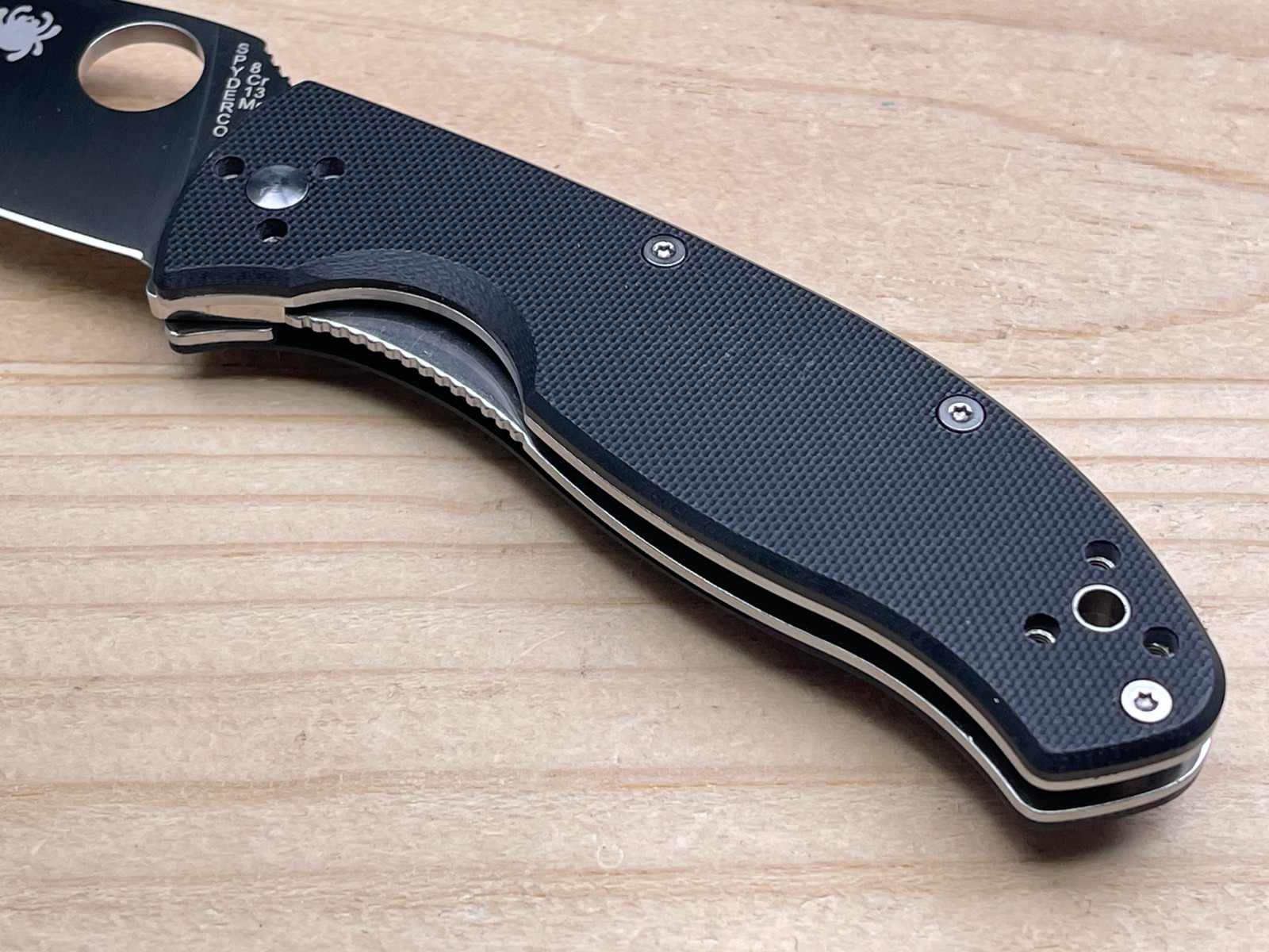 Spyderco Tenacious Folding Pocket Knife 8Cr13MoV Straight Edge Blade – Very Nice