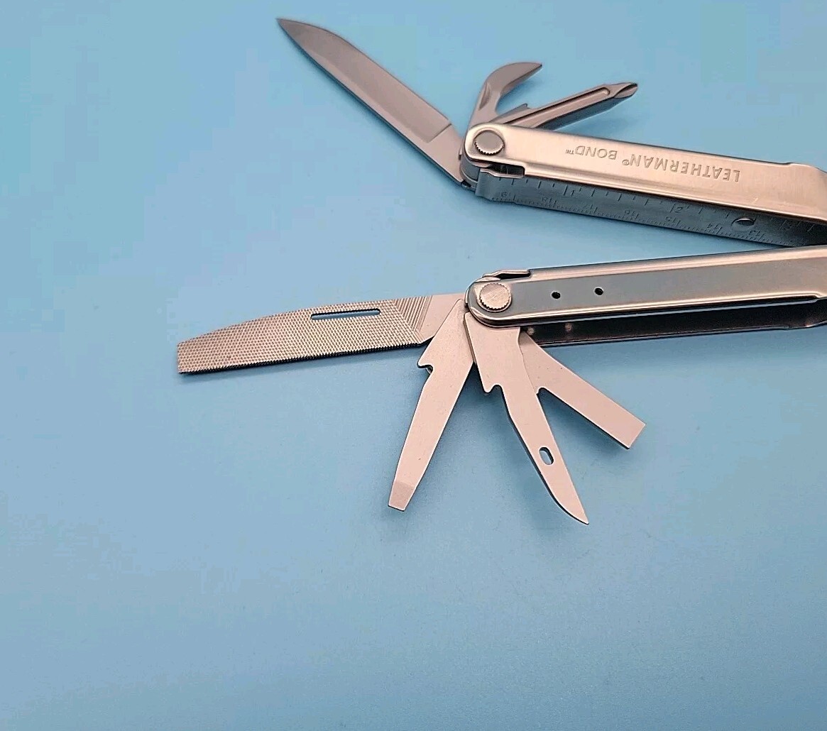 LEATHERMAN Bond Multitool – Knife, File, Screwdrivers, Pliers – Silver