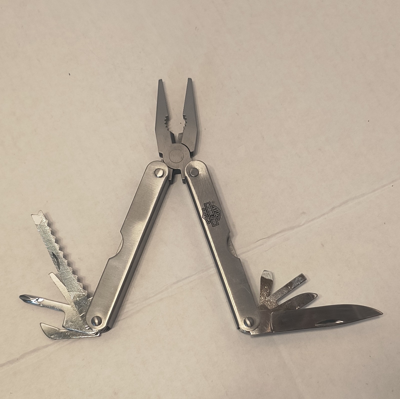 Harley-Davidson Stainless Steel 7-in-1 Multi-Tool Pliers Knife 2in Blade
