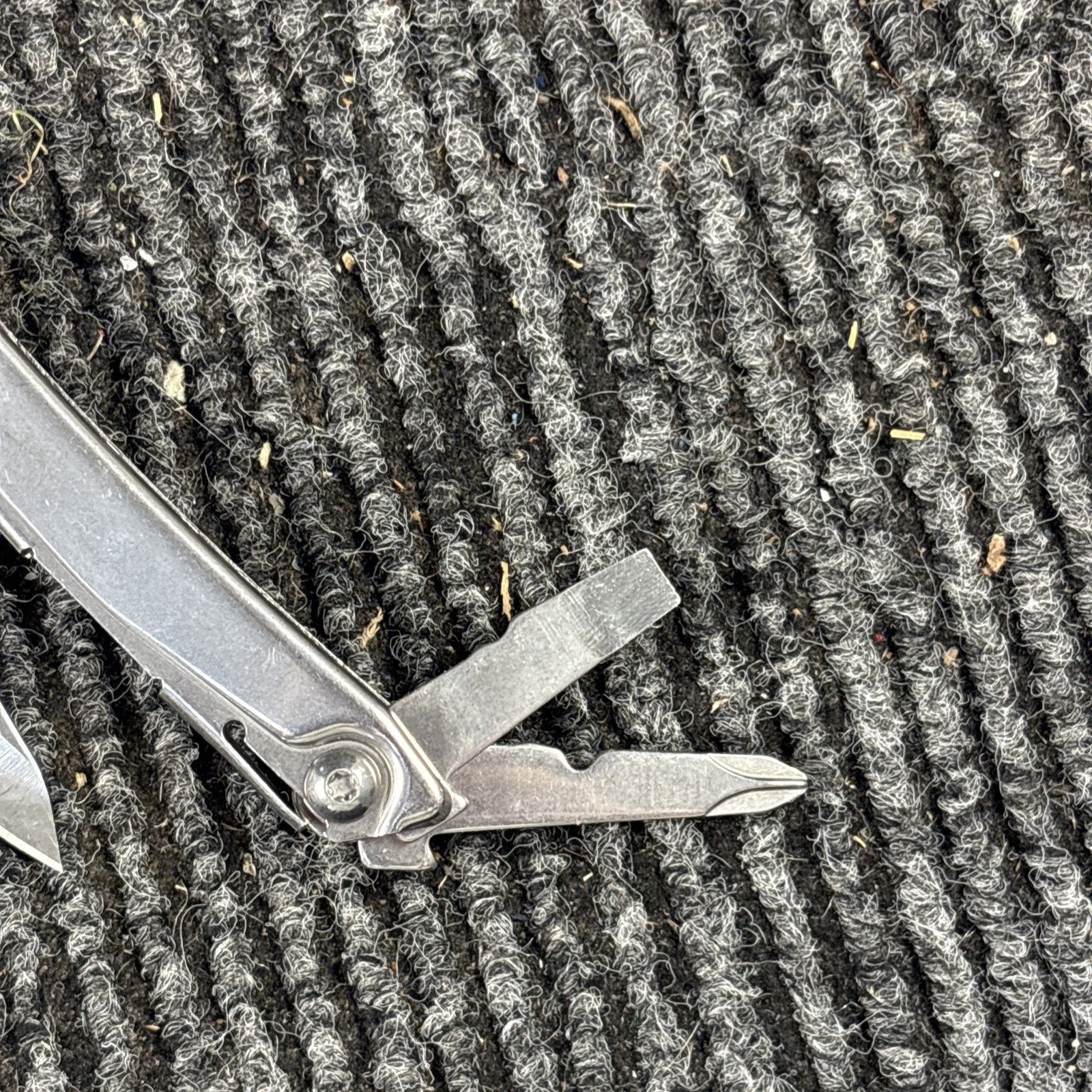 Leatherman Rev 3.8″ Multi-Tool, Stainless! USED (040)