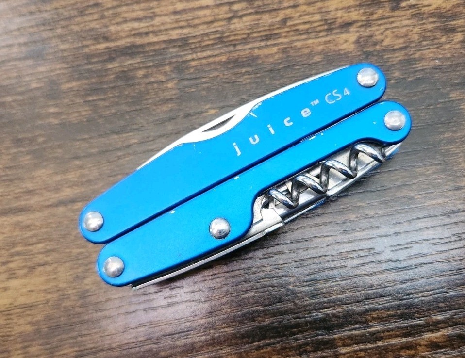 Leatherman Juice CS4 Blue Multitool – Pliers Blade Corkscrew – Great D64