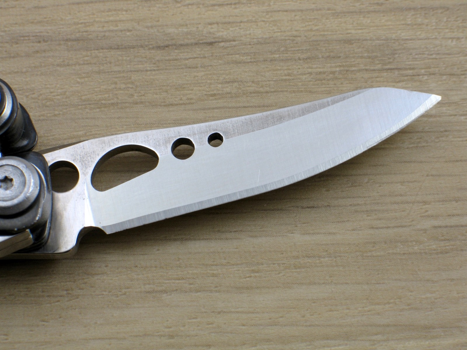 Leatherman Skeletool CX Multi-Tool 154CM Plain Edge Knife, Black, USA – VG
