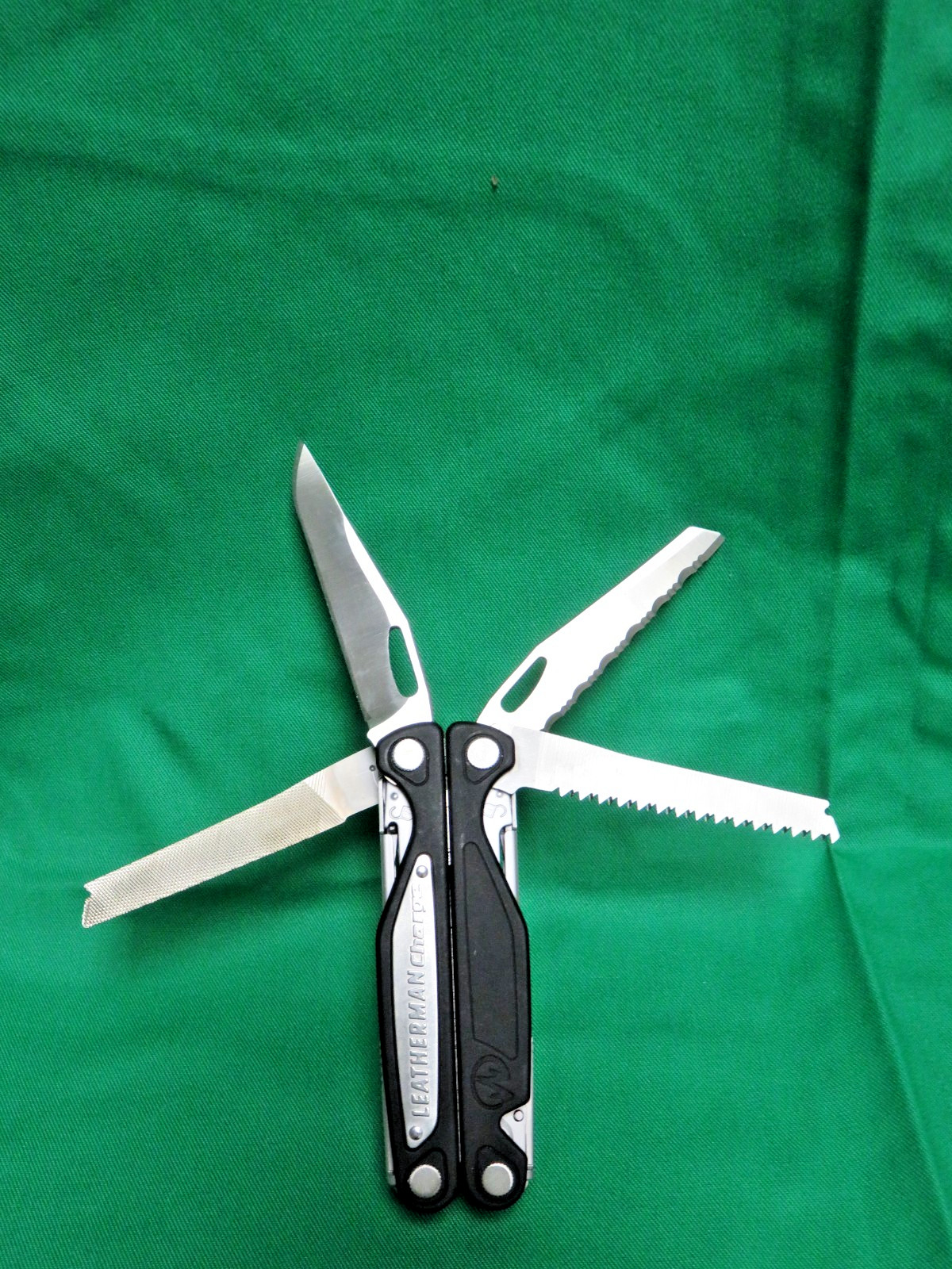 Leatherman Charge AL Multi-Tool 830662 W/ Sheath & Bit Kit (a) – NEW