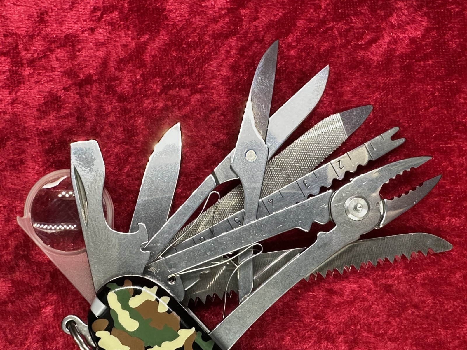 Victorinox SwissChamp Green Camo Swiss Army Knife 91mm 21 Tool 8 Layer (690)