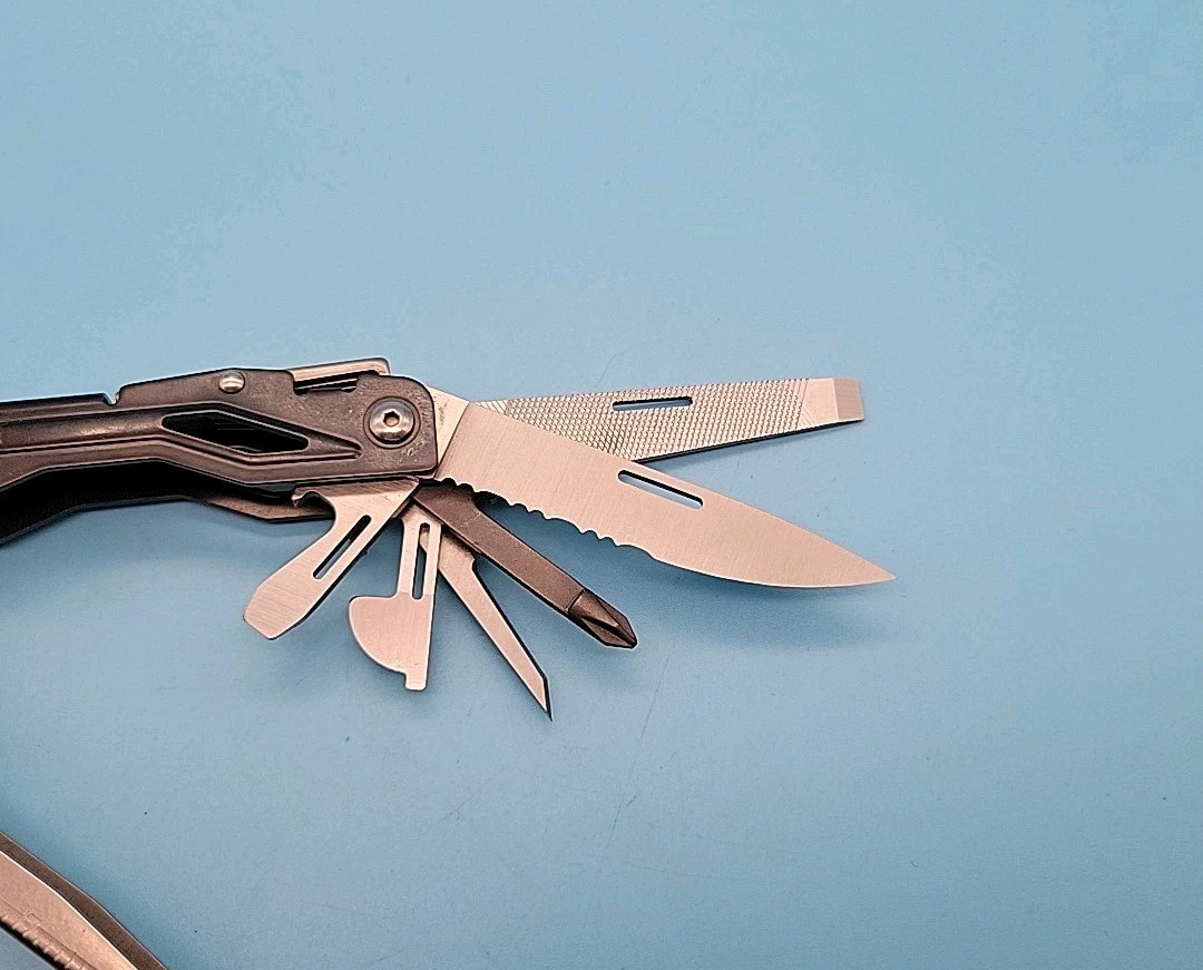 SOG Switchplier 2.0 Multi-Tool – 12-in-1 Multi-Tool w/ One-Hand Plier Deploy