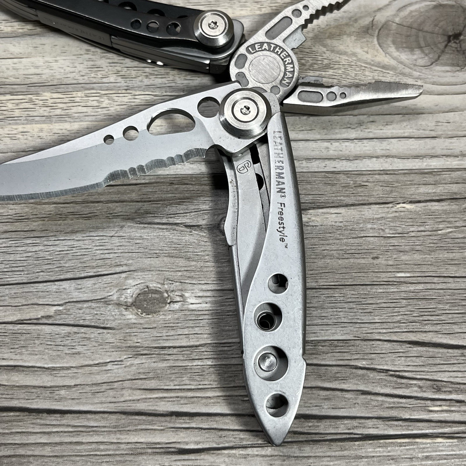 Leatherman Freestyle Multi-tool Discontinued Stainless Black Pliers Knife EDC