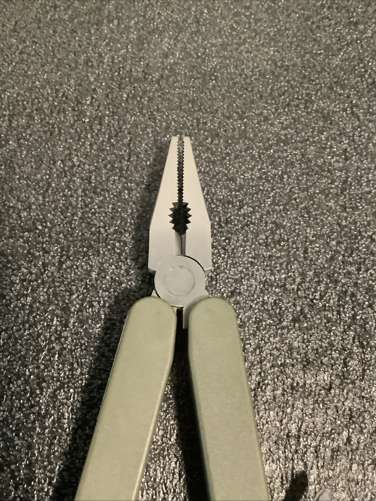 Bell Brand – Mat Gray 4” Steel Multi Tool with Pliers, Knife, Sm Screwdrivers