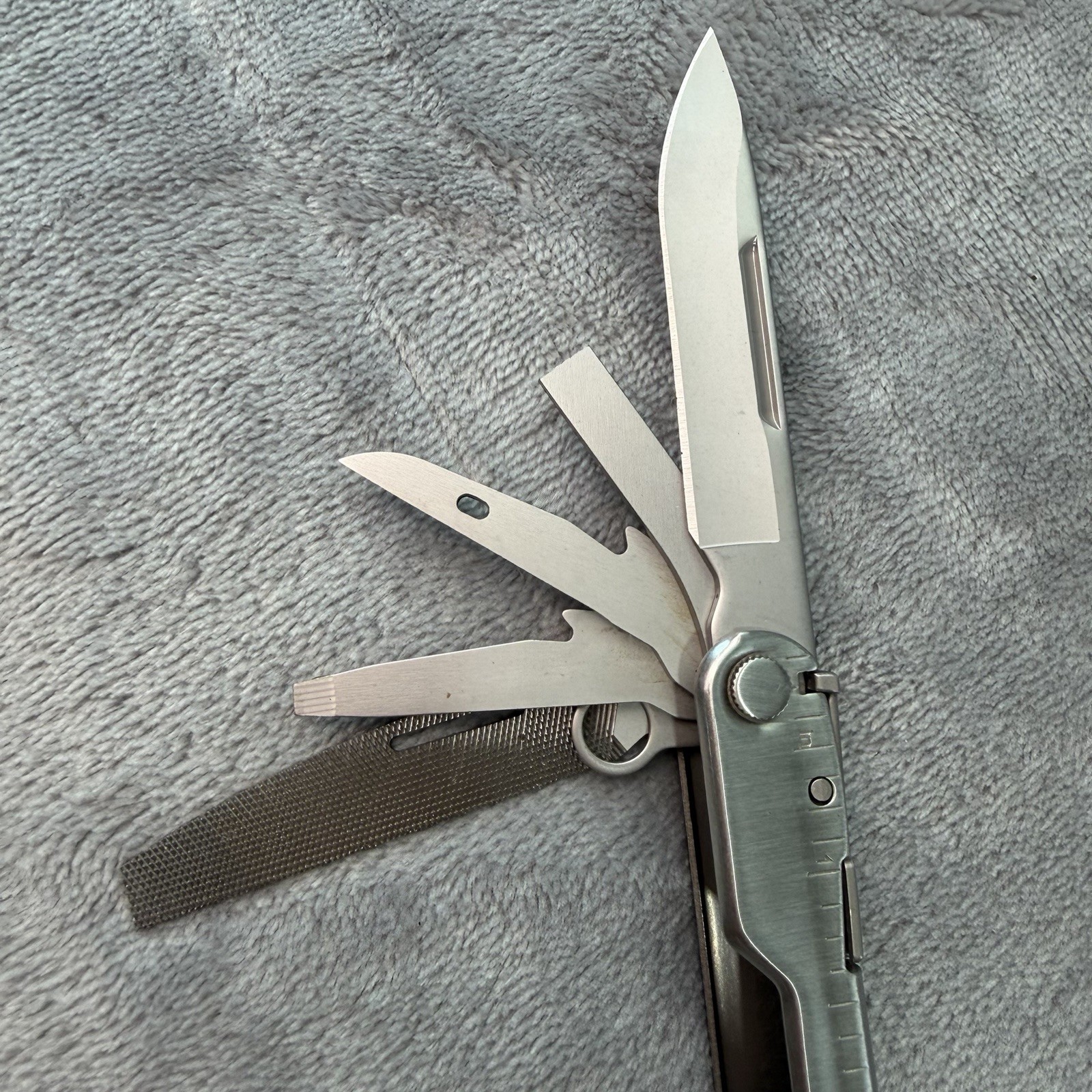 Leatherman Rebar Multi-Tool w Leather Sheath Exellent Unsued Condition B445