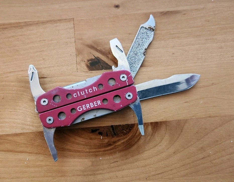 Gerber Clutch Mini Multi Tool Pliers Pocket Knife Red – Great Condition – Y21