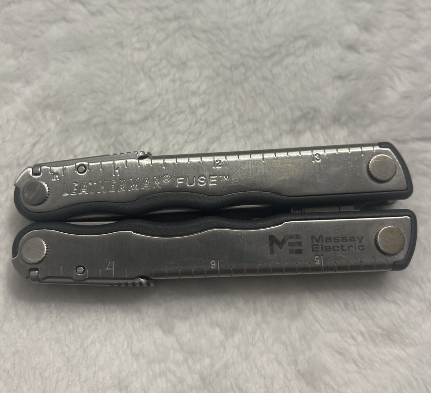 LEATHERMAN FUSE MULTI TOOL PLIERS KNIFE W/ SCISSORS & SCREWDRIVERS
