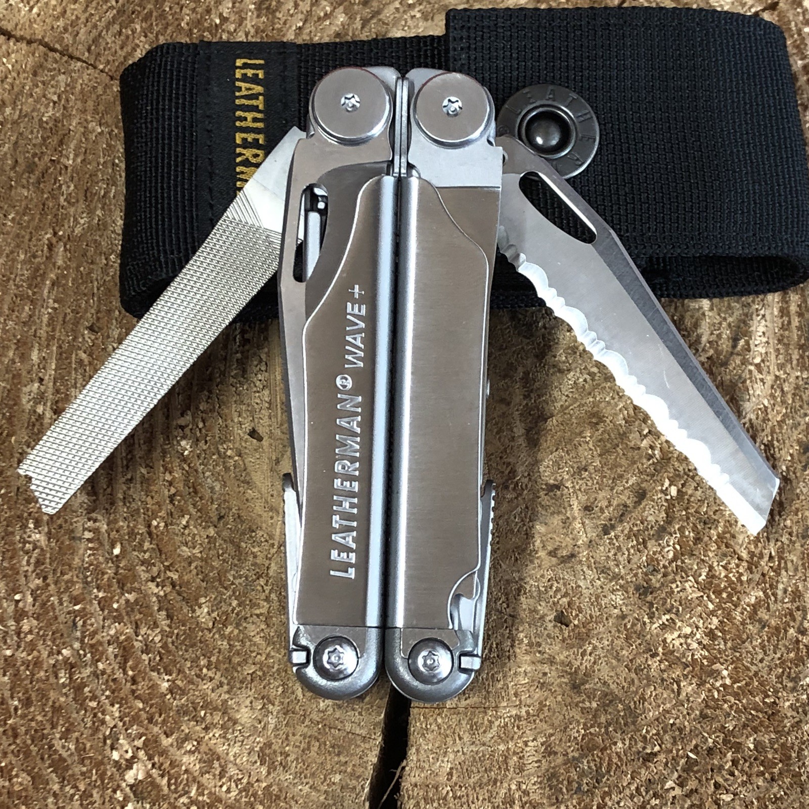 LEATHERMAN WAVE + Multi-Tool w/ Sheath. Pre-owned, Unused