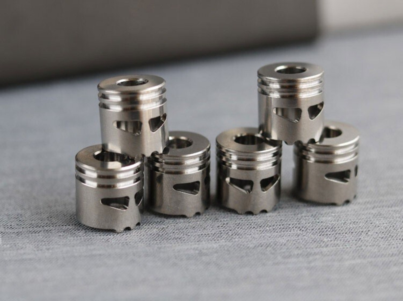 EDC Titanium Piston Skull Knife Bead Key Parachute Cord DIY Pendant Lanyard
