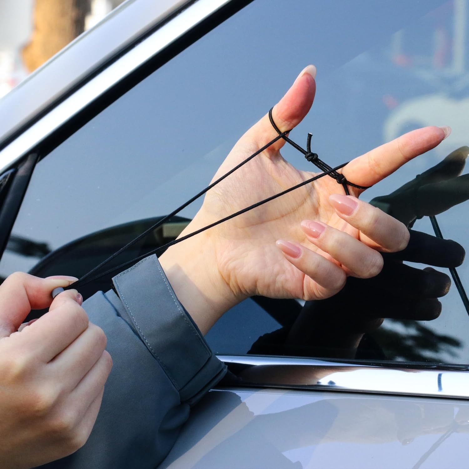 Car Window Breaker Bracelet Escape Tool with Tungsten Bead & Handcuff Key