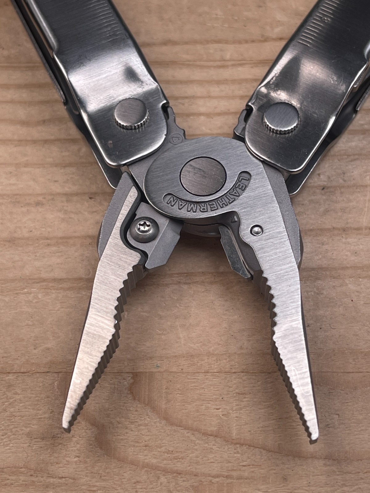 Leatherman Super Tool 300 Multi-Tool Knife 01/20 w/ Nylon Sheath – Very Nice!