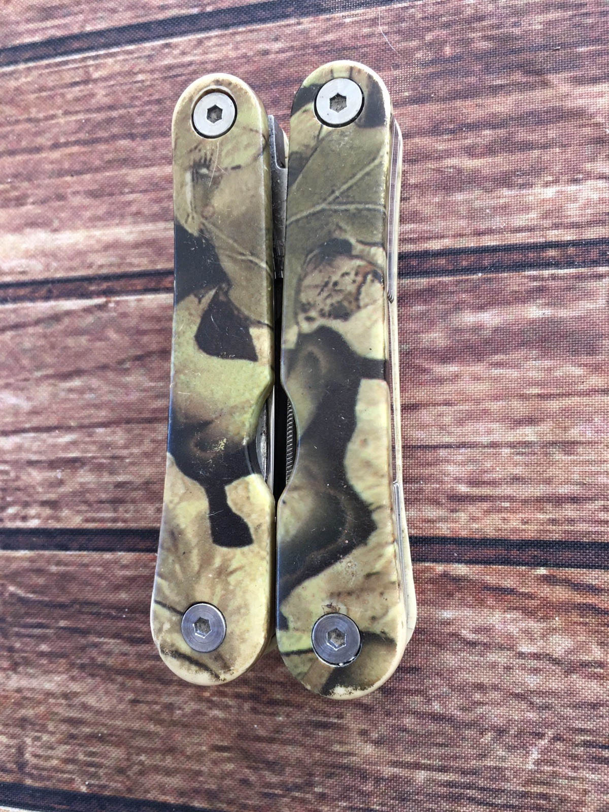 Appalachian Trail Multi-Tool Knife Stainless Steel Camo