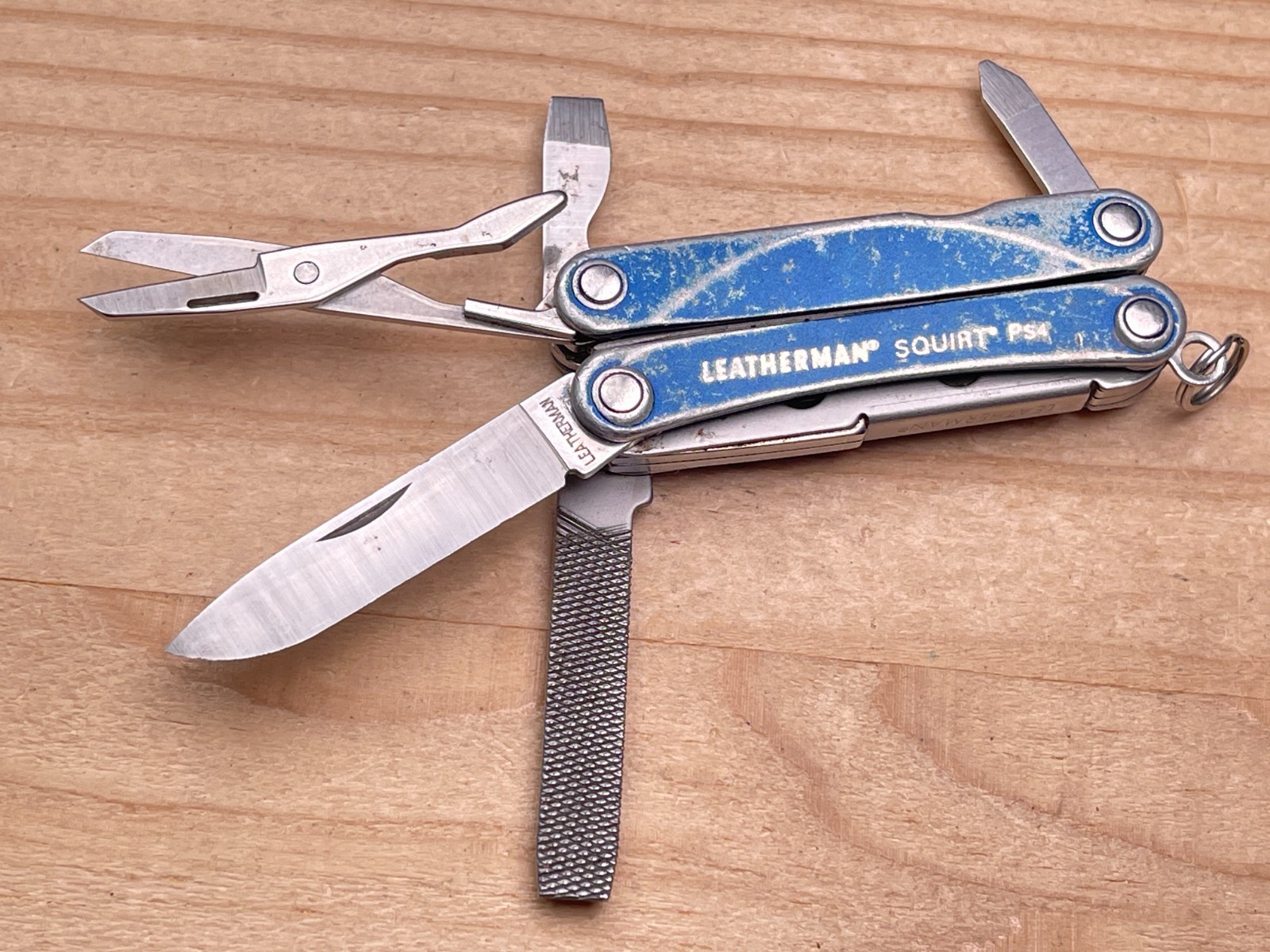 Leatherman Squirt PS4 Blue Multi-tool Knife – Broken Scissors Spring – Retired