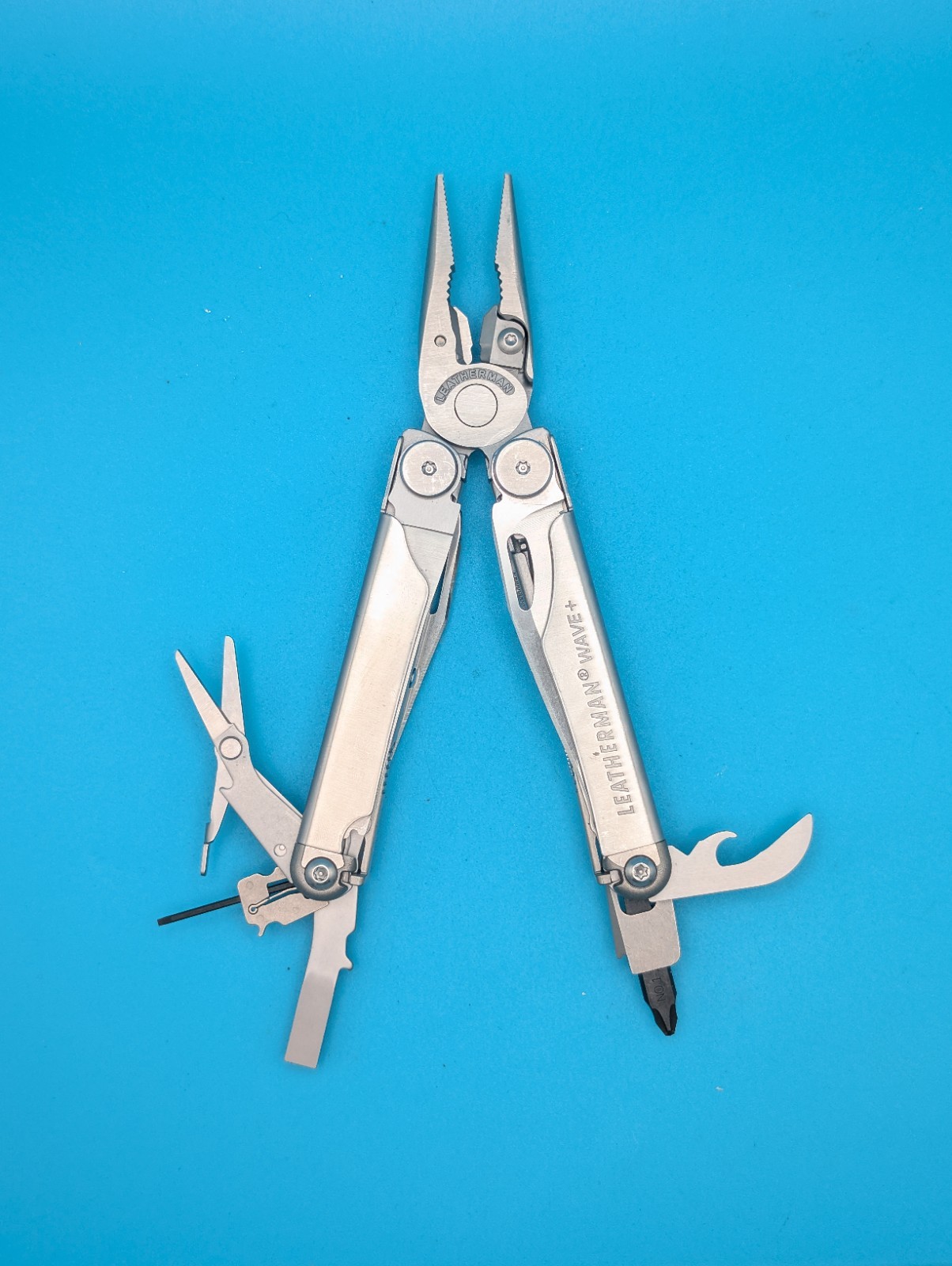 Leatherman Wave Plus + Multi-Tool! FAST SHIPPING! WITH SHEATH! EXCELLENT