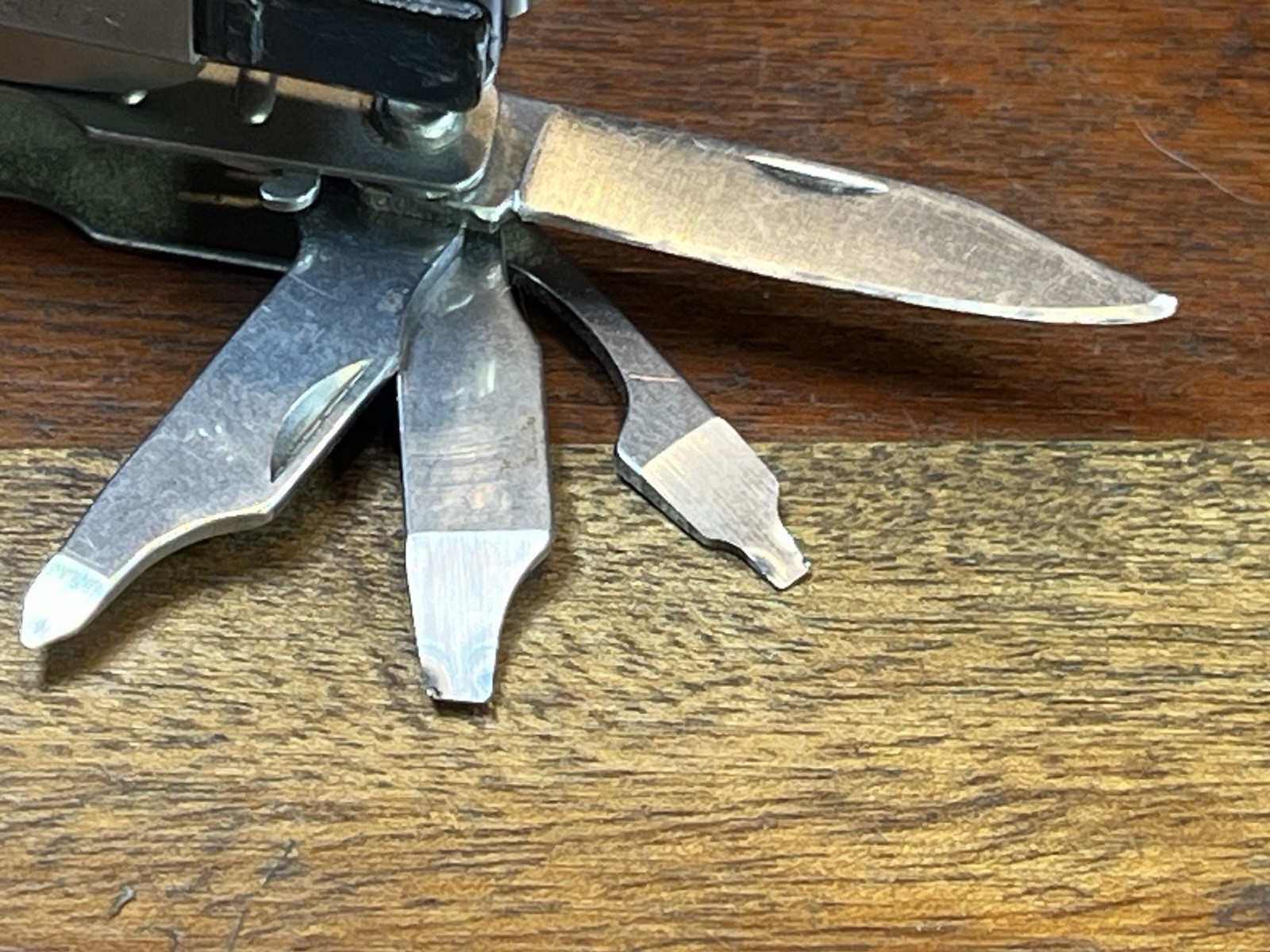 Schrade Black USA ST2 Multi-tool Tough Chip Compact / Mini Tool