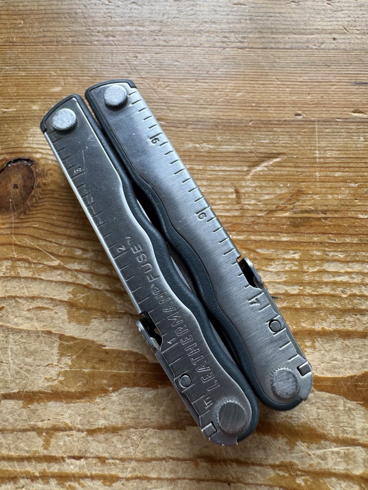 LEATHERMAN FUSE MULTI TOOL PLIERS KNIFE W/ SCISSORS & SCREWDRIVERS