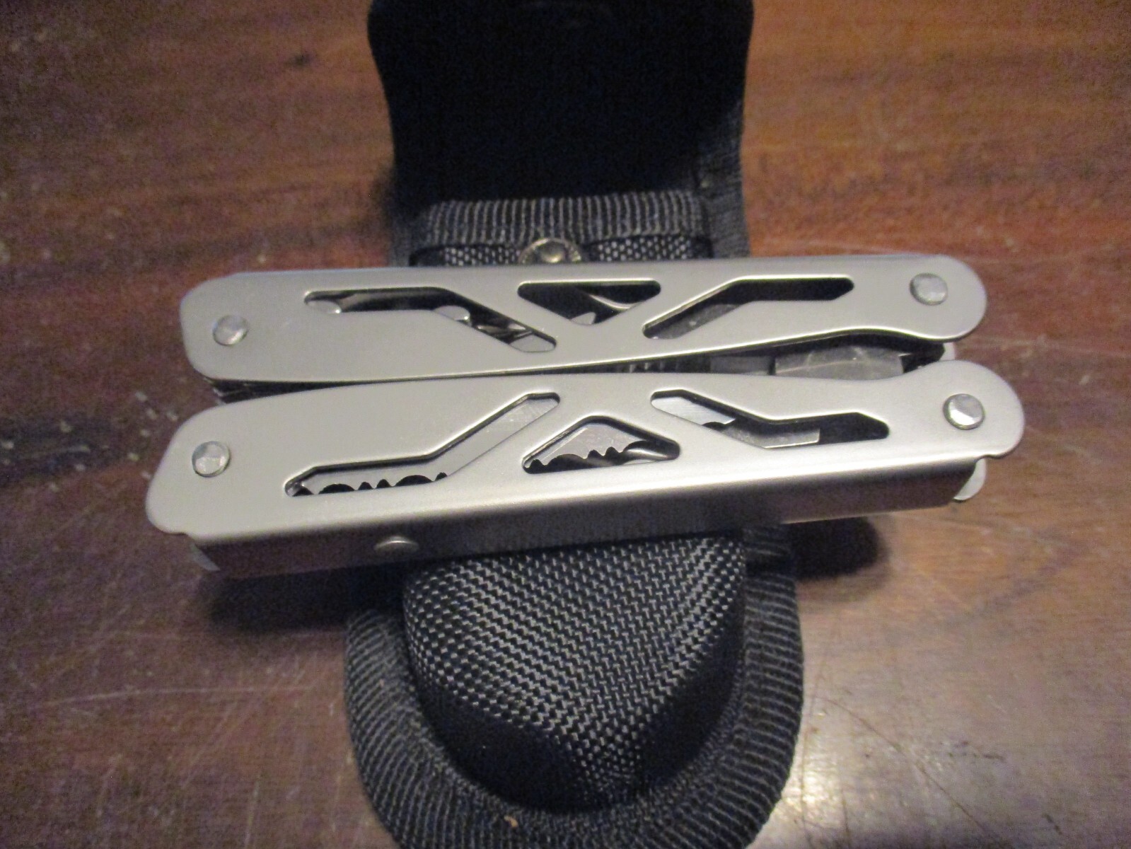 Ozark Trail Outdoor Equipment quality hunt fish camp 9 in 1 Multi Tool in sheath