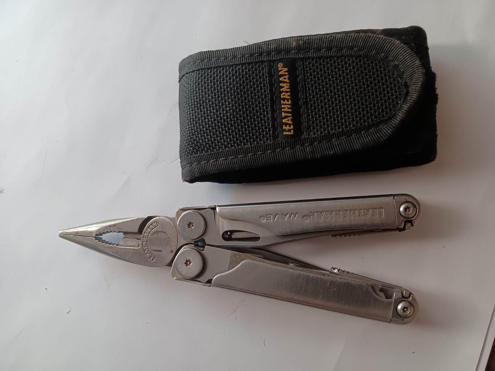 Leatherman Wave Multi-Tool Pre-owned Nice Shape W/ Sheath