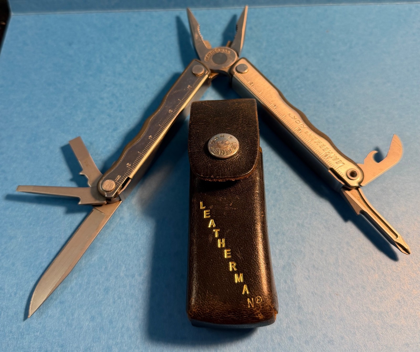 Classic Leatherman Kick Multi-Tool Knife Excellent Condition with Leather Sheath