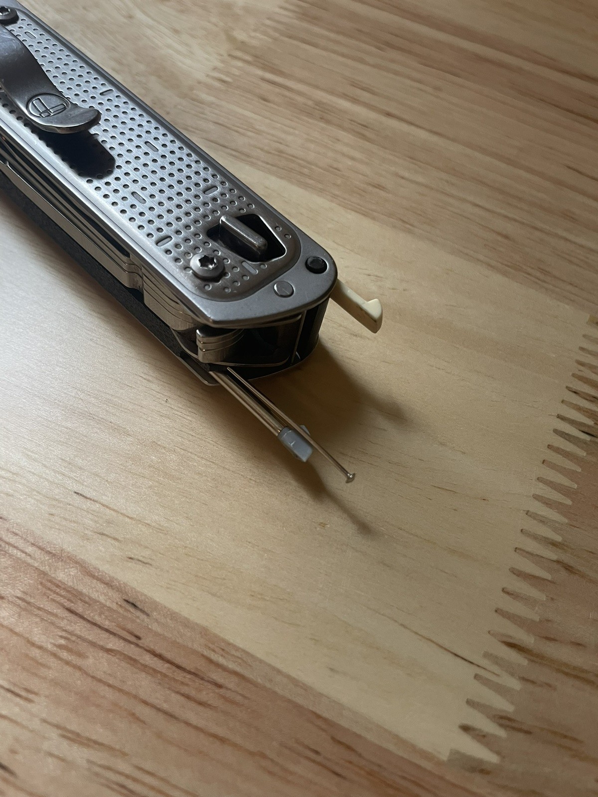 Leatherman Custom Free T4 Multi-Tool w/inserts for Victorinox Scale Tools