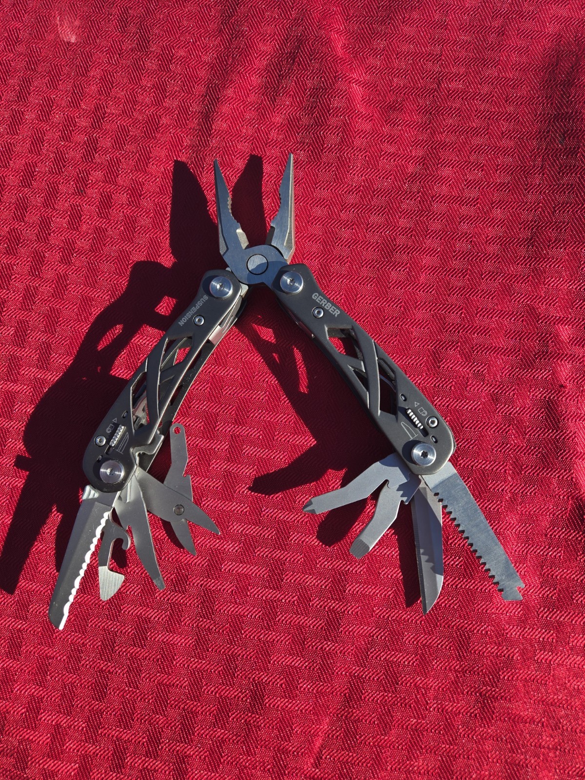 GERBER Suspension w/sheath looks and feels brand new Never Used