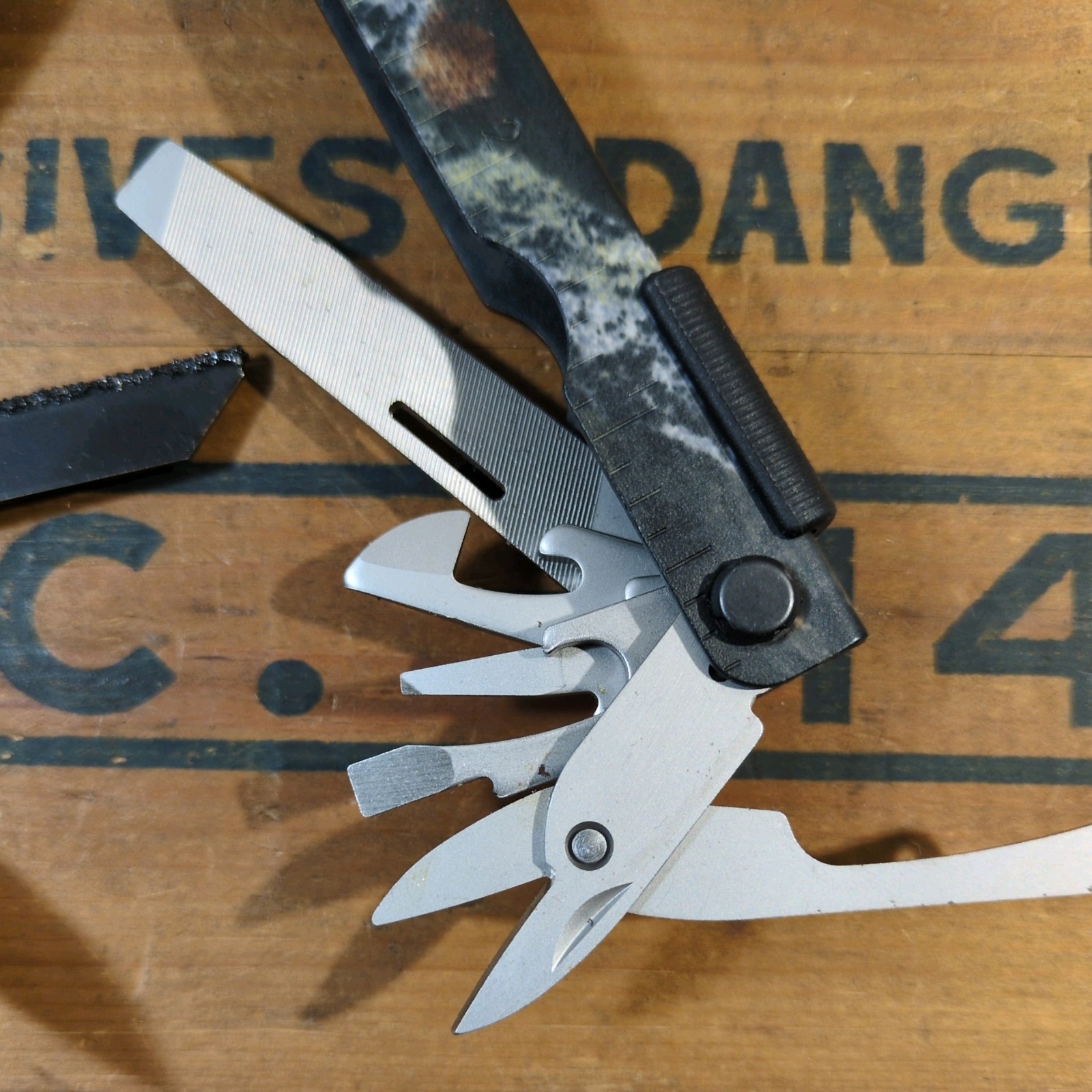 Gerber USA MP600 Pro Scout Mossy Oak Multi Tool Folding Knife
