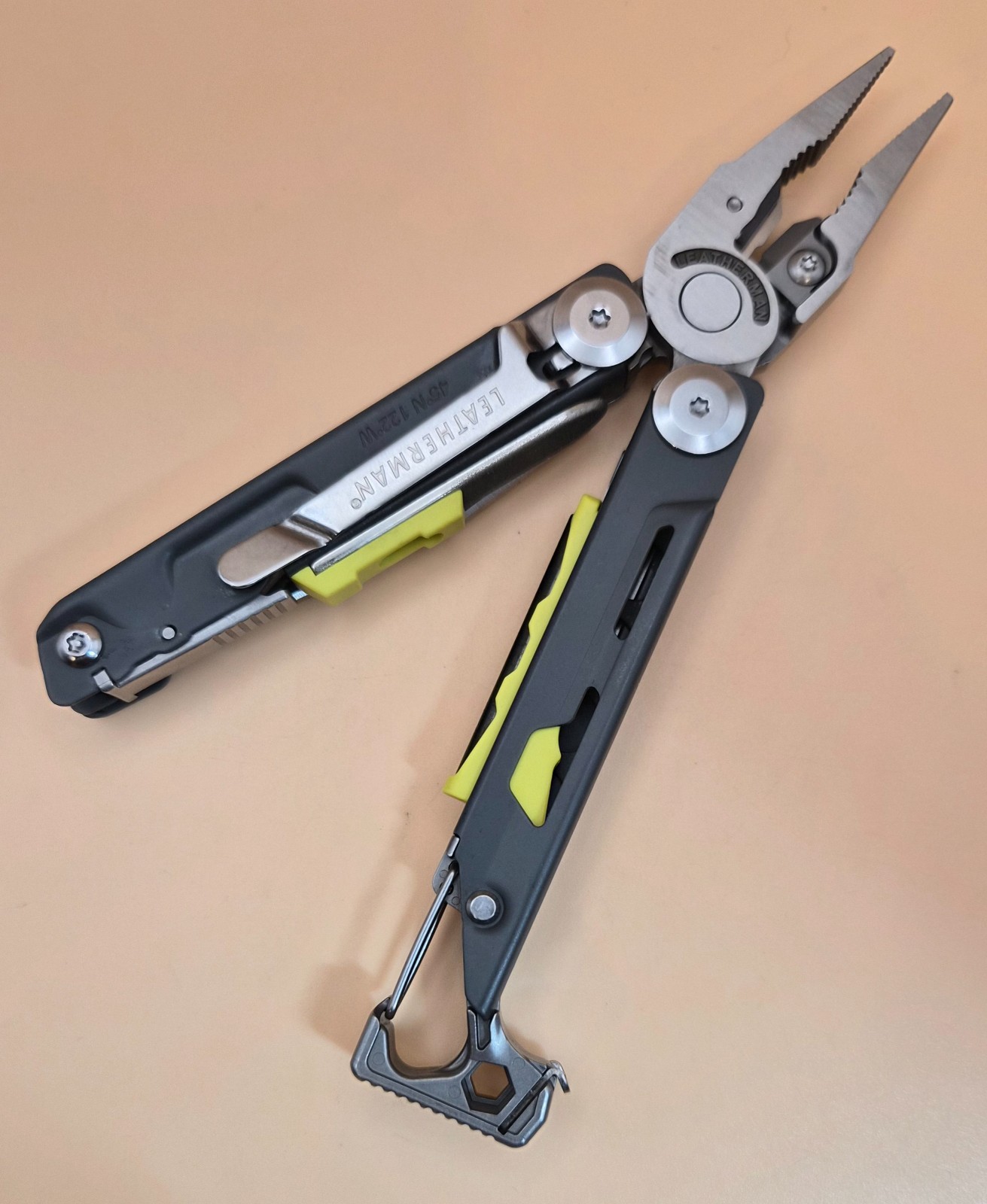 Leatherman SIGNAL Multi-Tool Gray Good Condition (002)