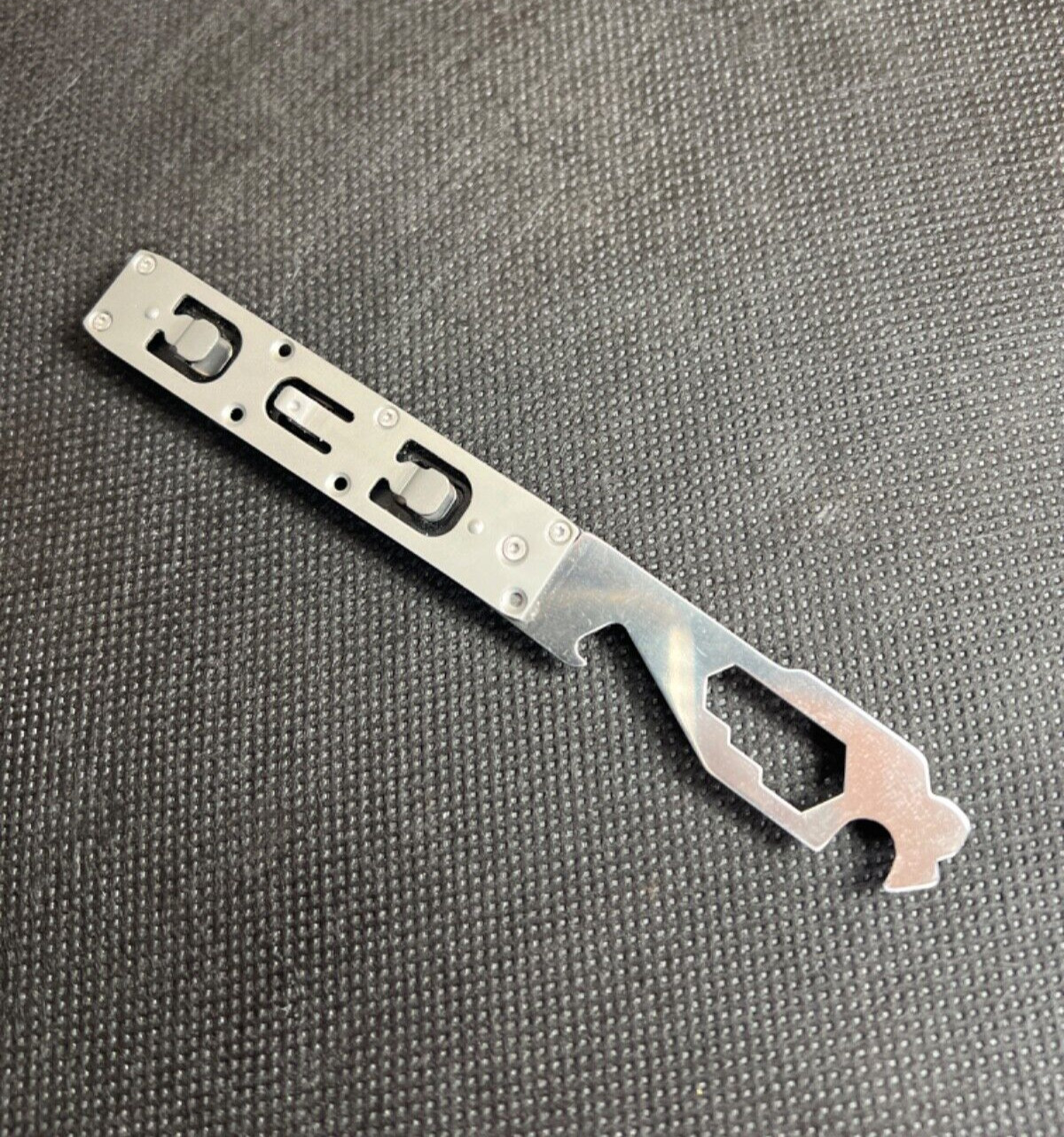 Keyport Everyday Carry Single Stack with Multi Tool and Carbon Scale