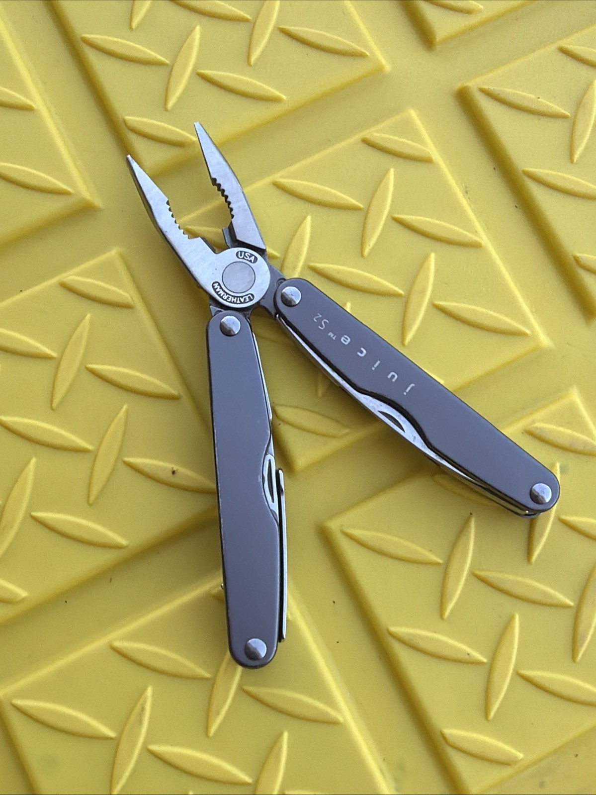 Leatherman Juice S2 Silver Multitool, Discontinued