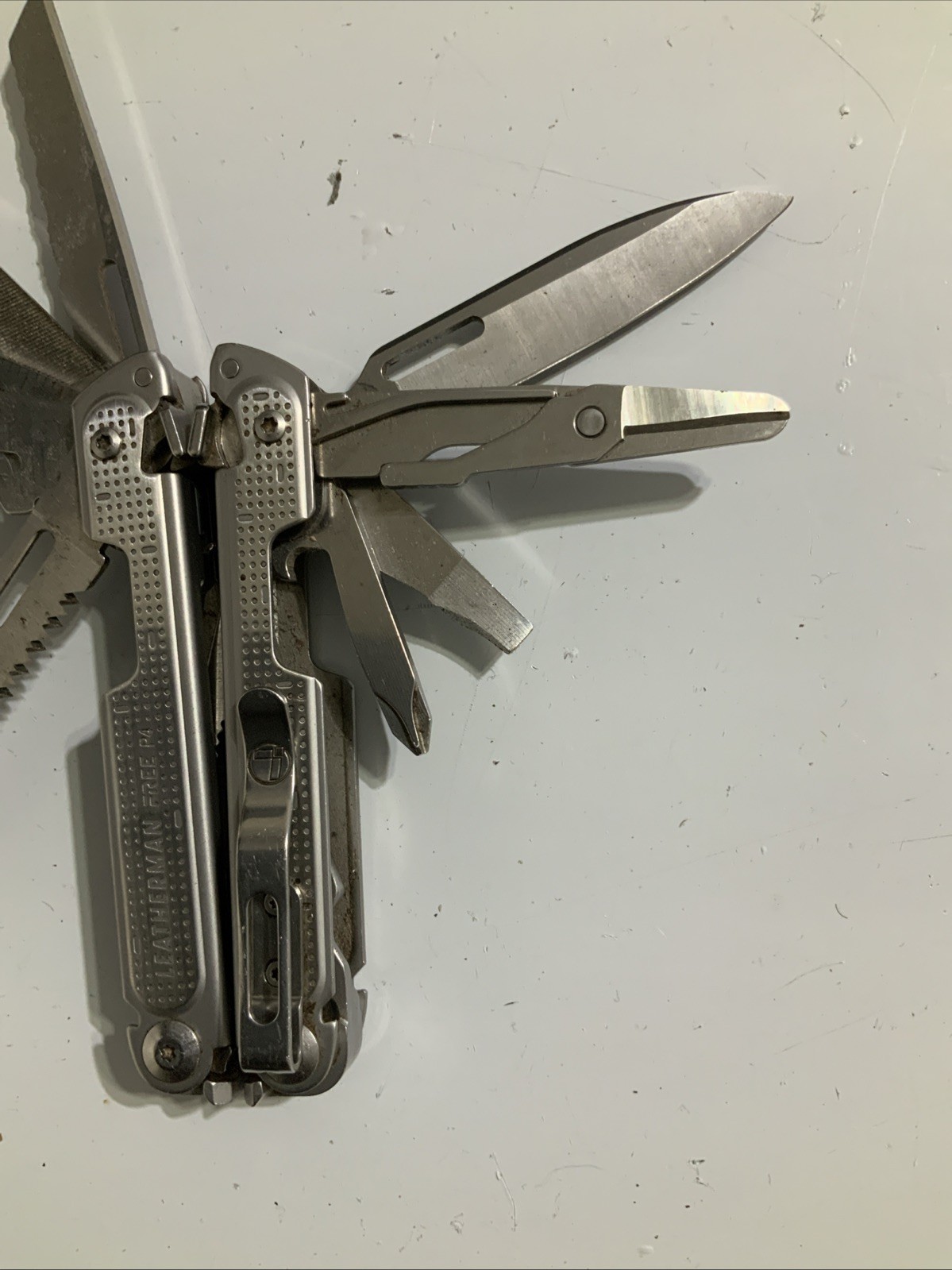 Leatherman Free P4 Stainless Steel Multi Tool Retired – V21