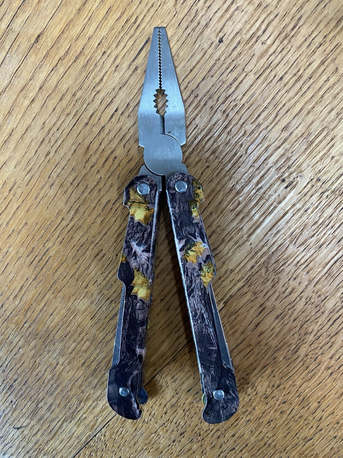 Totes Outdoor Multi-Tool With 4 Bits & Adapter Set 14 Function Camouflage