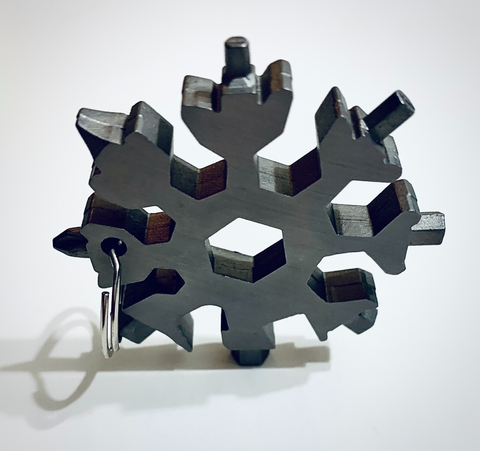Amenitee Snowflake Multi-tool Key Ring – stainless steel, with drawstring bag