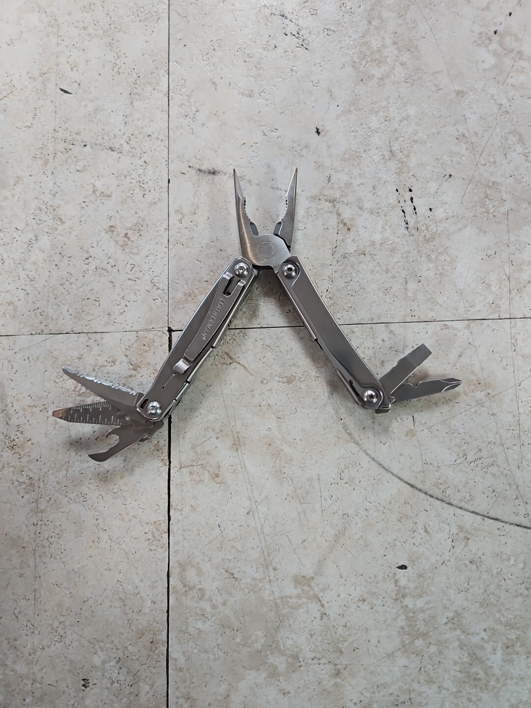 Leatherman Bolster Multi-Tool, Spring Pliers, Stainless, Easy access knife