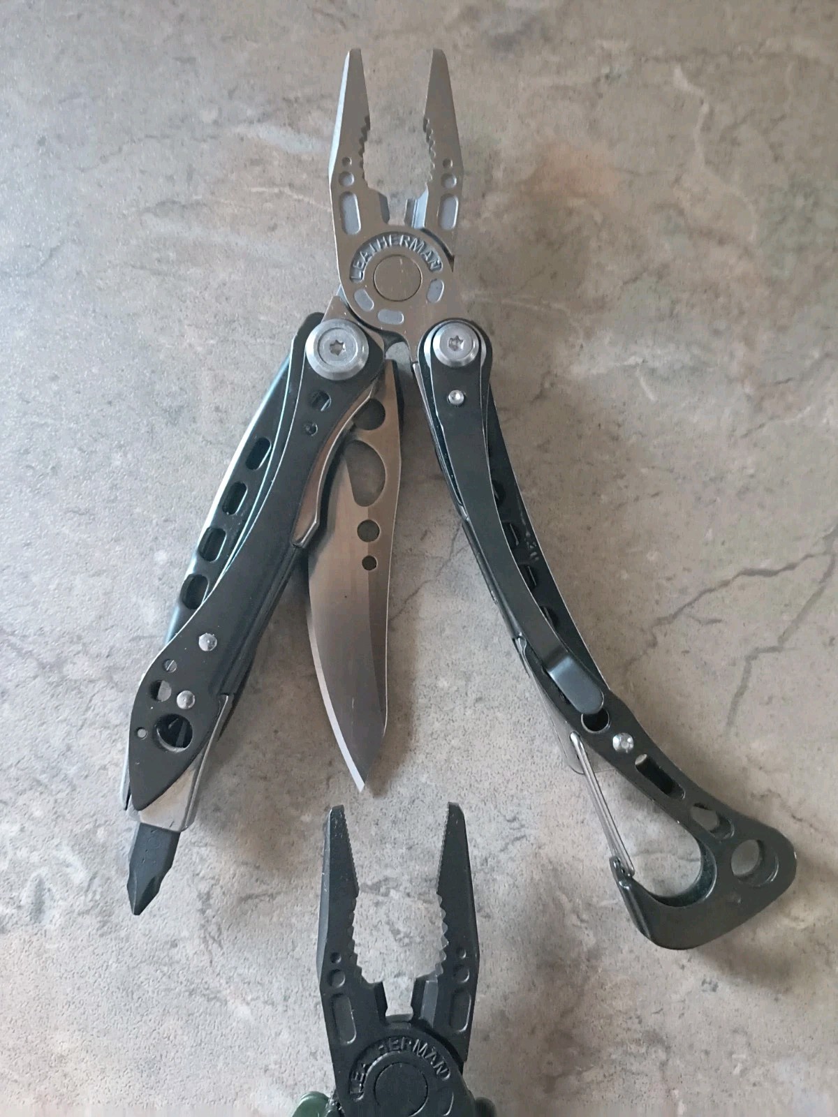 Leatherman Skeletool CX Plain Edge Knife 154CM Lot Od Green/Black Stainless