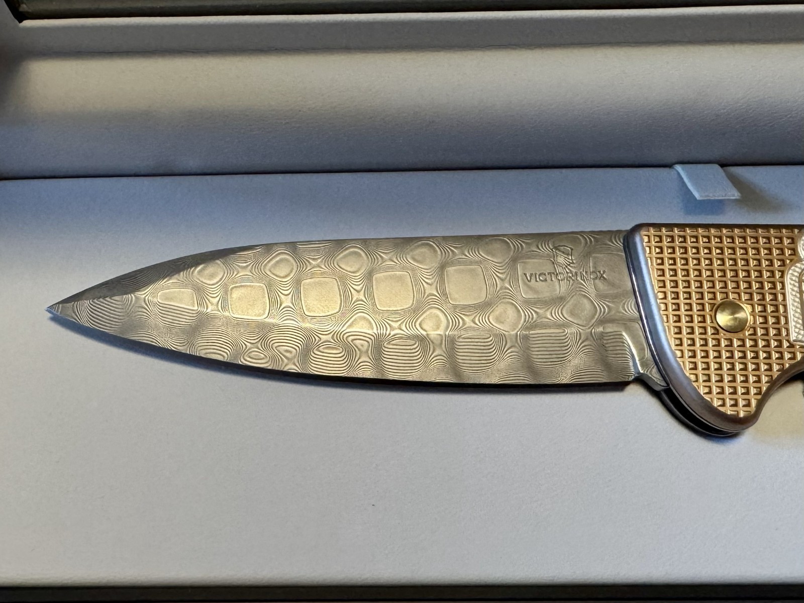 Victorinox Hunter Pro Damast 2020 Limited Edition Swiss Army Knife (0.9410.J20)