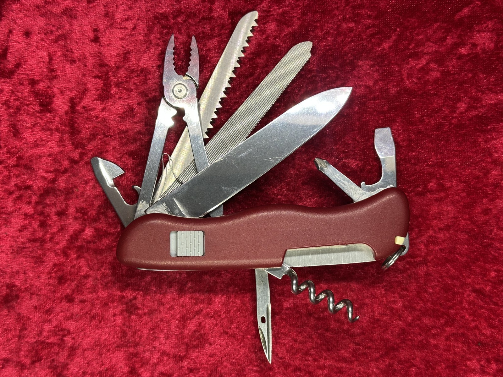 Victorinox Tradesman Red Large Swiss Army Knife 111mm 12 Tool w/Sheath (622)