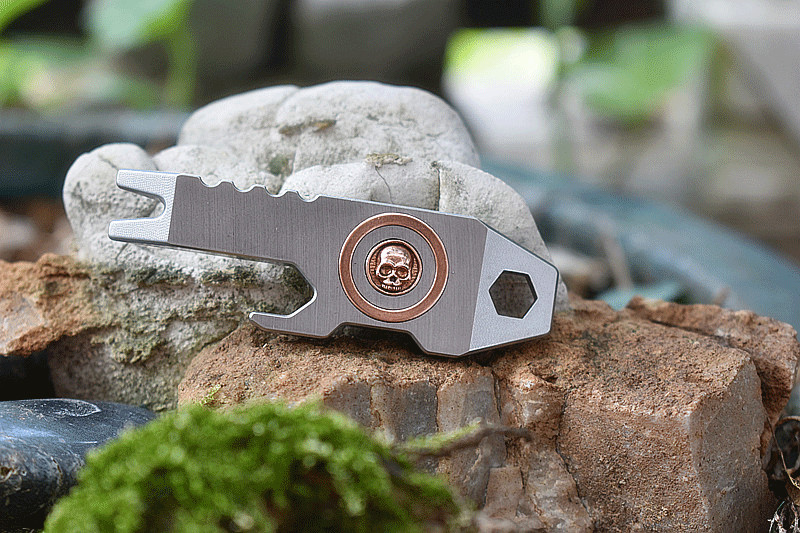1PC EDC Titanium Inlaid Skull Multi Tools Pry Bar Crowbar Wrench Opener Keychain